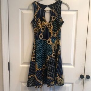 Nicki Minaj S sleeveless dress w/ flair skirting